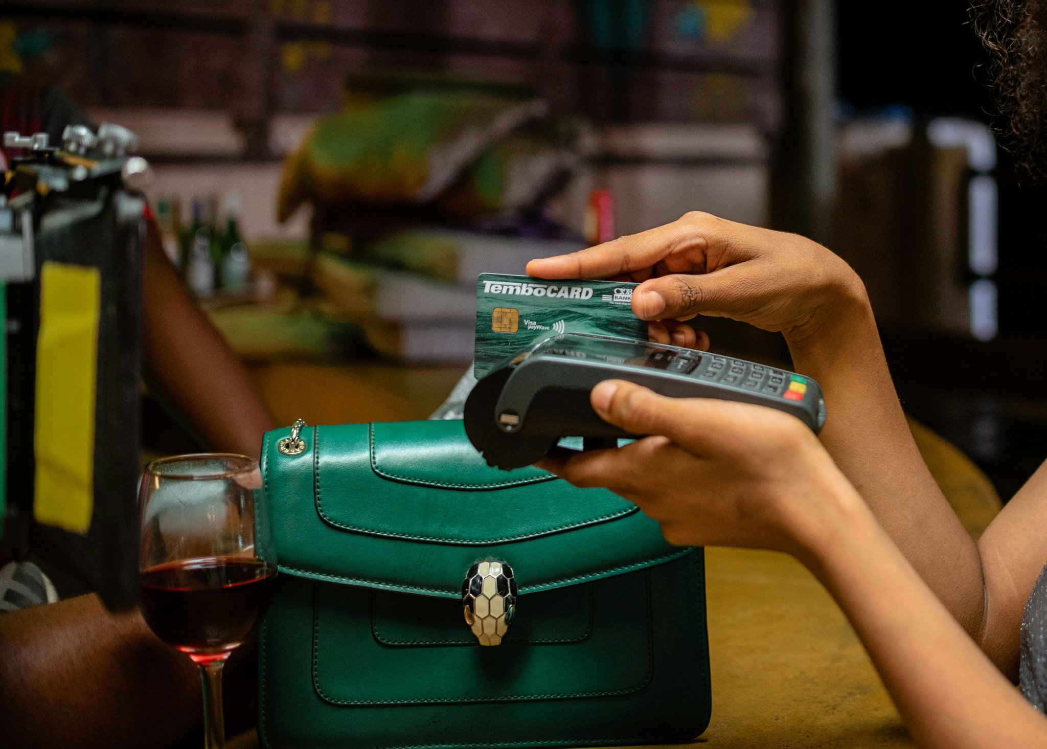 Comparison table of top joint credit cards with cashback offers