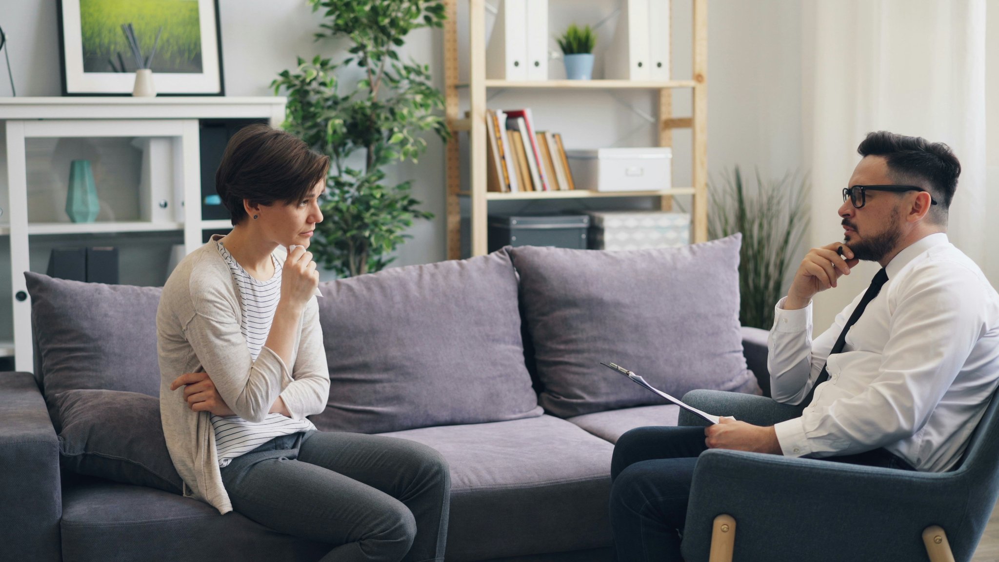 Illustration showing two people arguing over a credit card bill