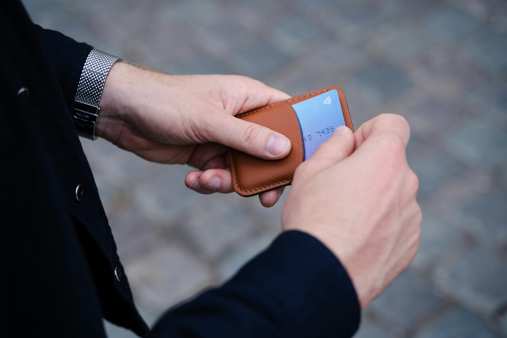 Infographic highlighting best practices for using joint credit cards