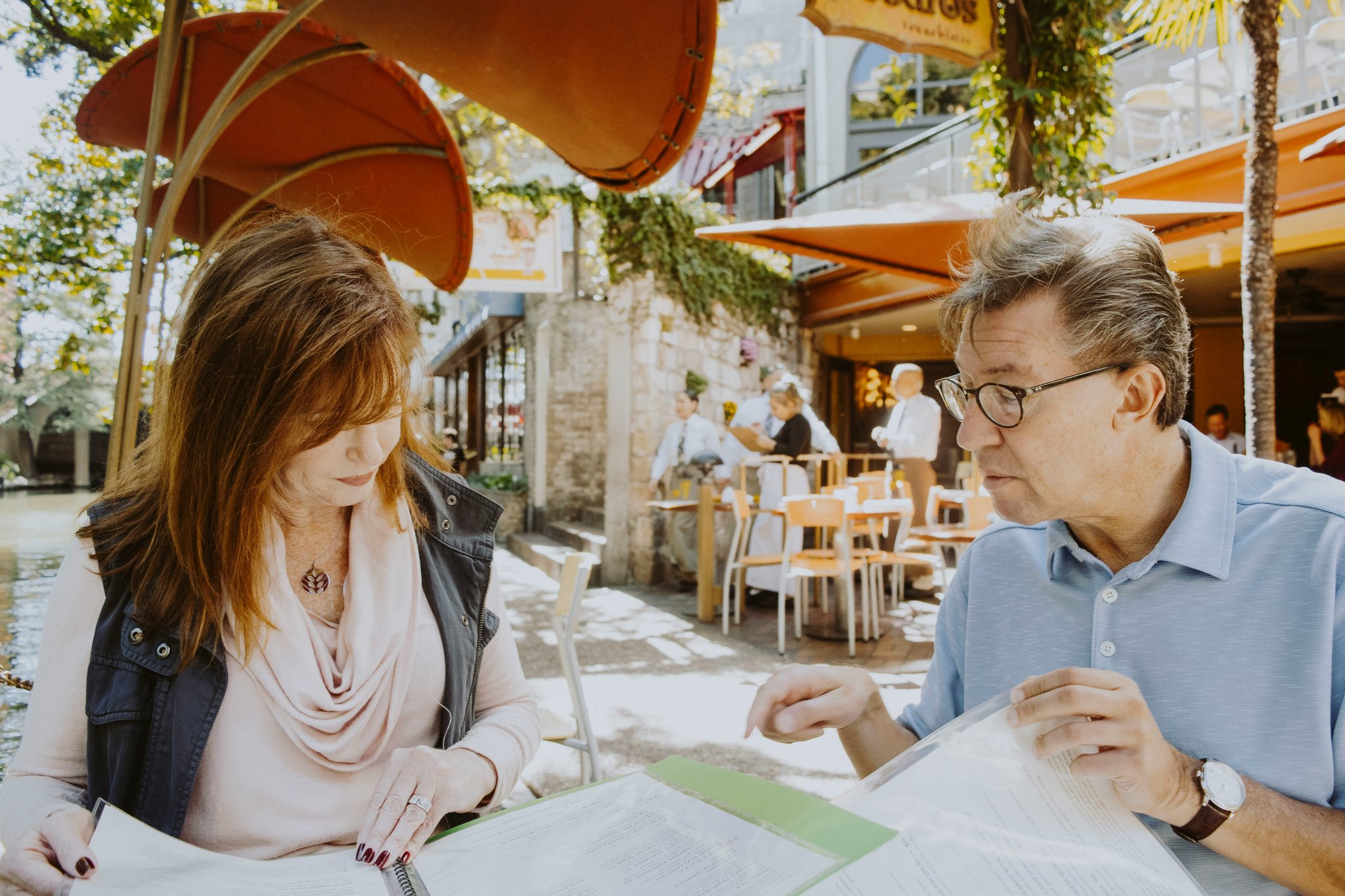 Table comparing best practices vs poor habits for joint credit cards