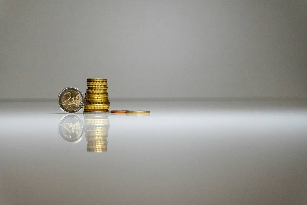 Joint Credit Card Debt Responsibility: What You Need to Know Before Sharing Plastic