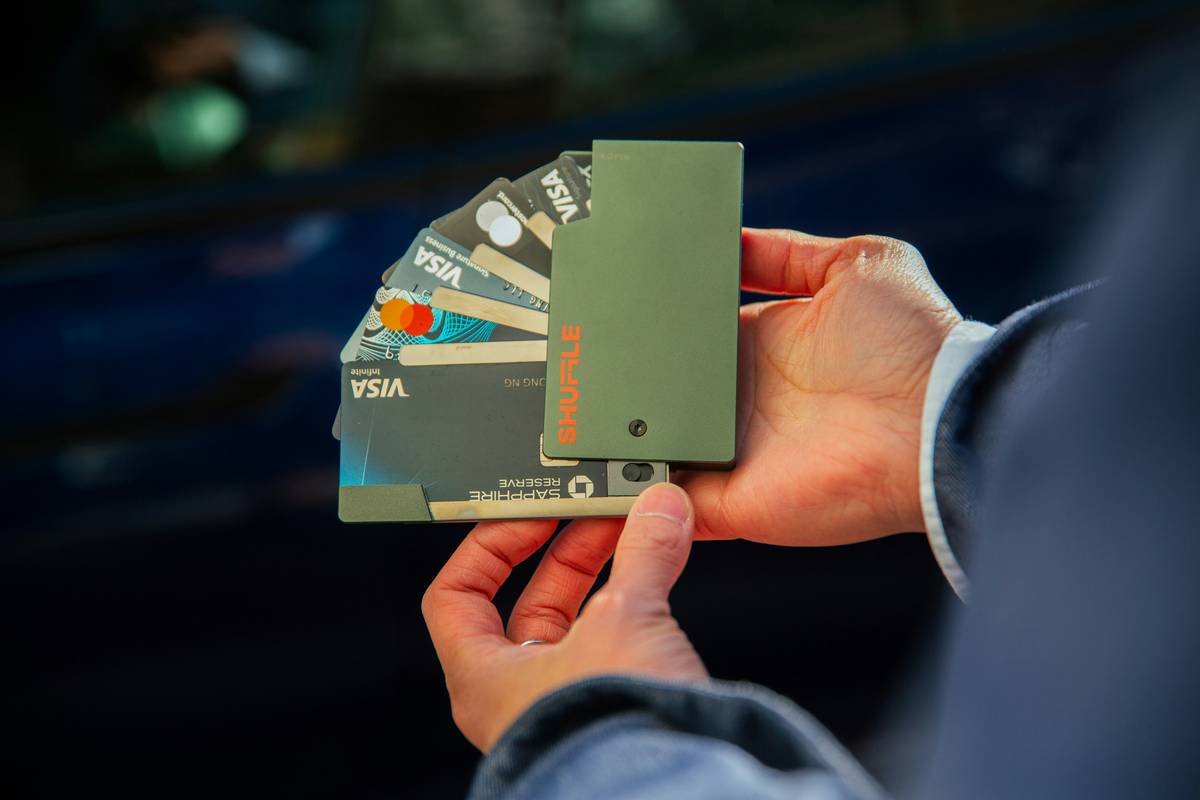 Bar chart showing joint credit card delinquency rates vs. individual cards, with data from Federal Reserve 2023